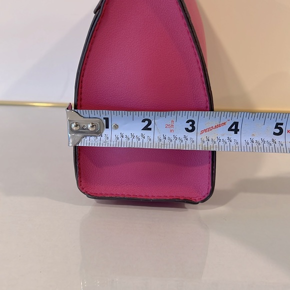 Elizabeth Arden NY Pink Makeup Bag. - Picture 11 of 11